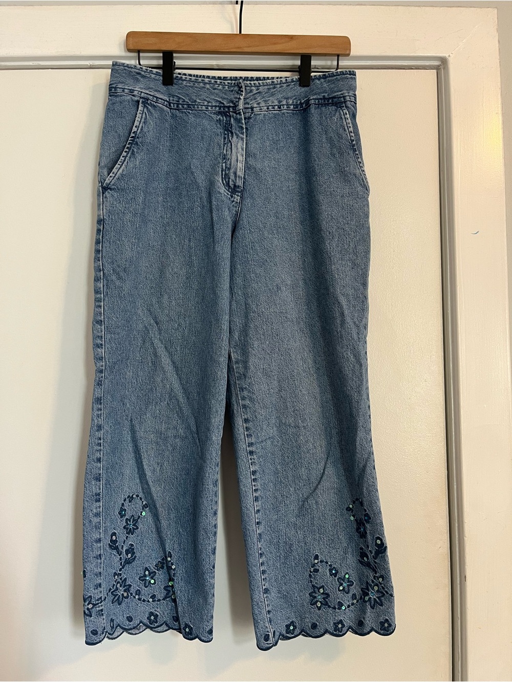 Christopher & Banks Light wash Blue Embroidered ankle cotton sequin Y2K teacher